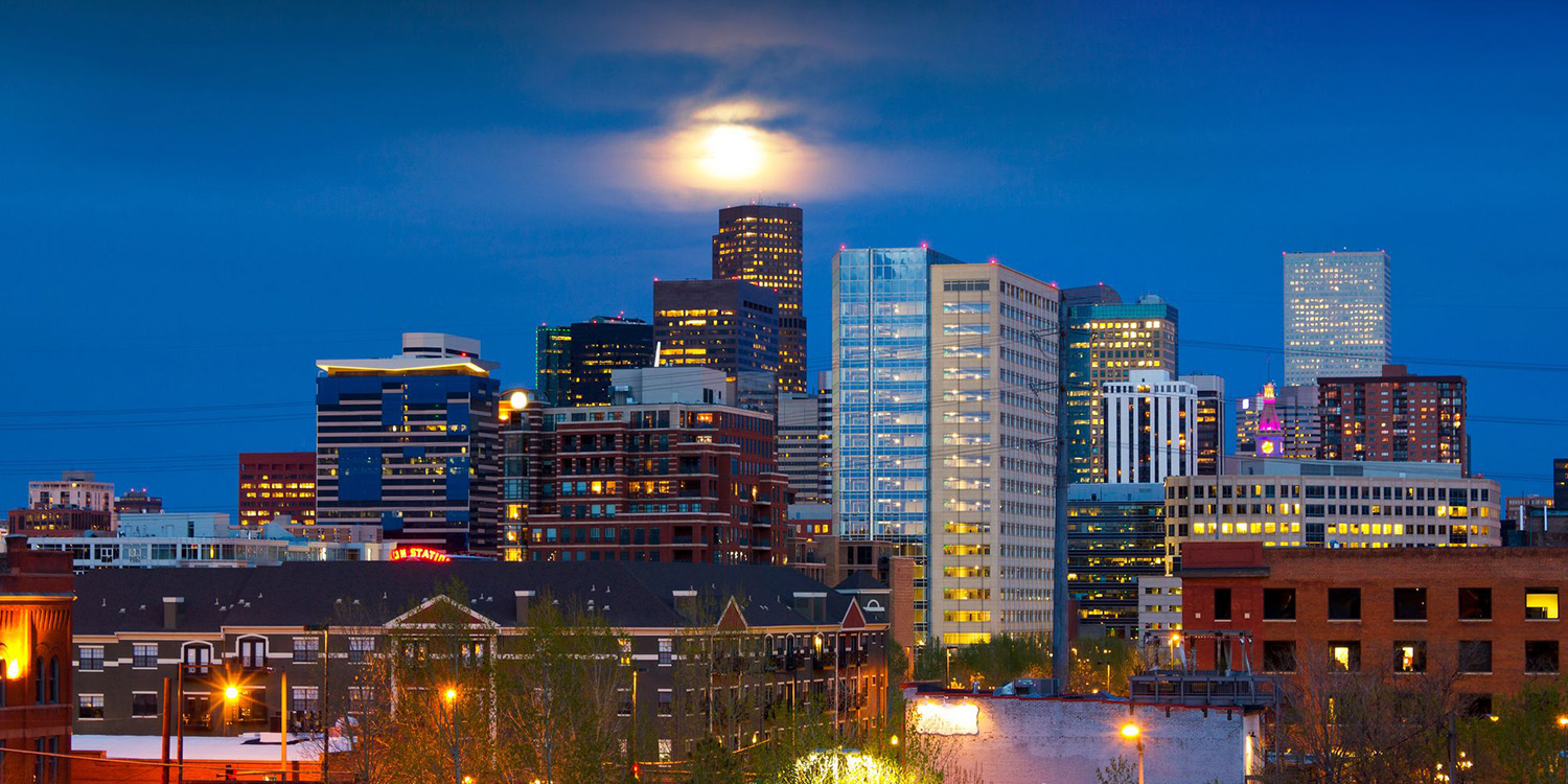 WITNESS THE PHENOMENAL HISTORIC VIBE OF DOWNTOWN DENVER
 CATCH A BALL GAME, CHECK OUT THE THEATER DISTRICT, OR ENJOY A CONCERT